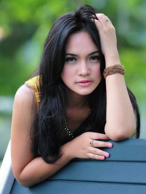 Wanita Cantik Dari Model Fotografi | Info Menarik