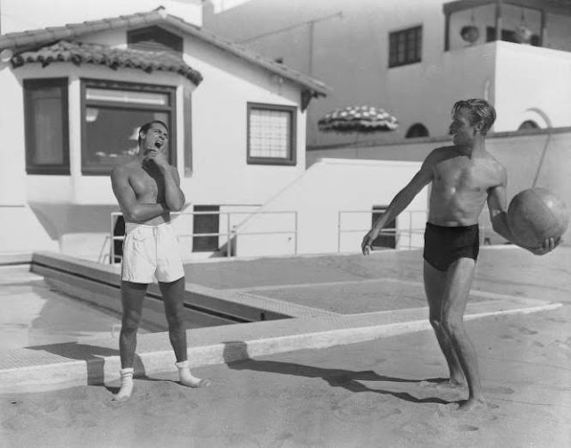 20 fotos vintage de celebridades na praia Elfandarilha