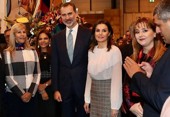 Queen Letizia wore Massimo Dutti pointed check wool skirt, Uterque blouse