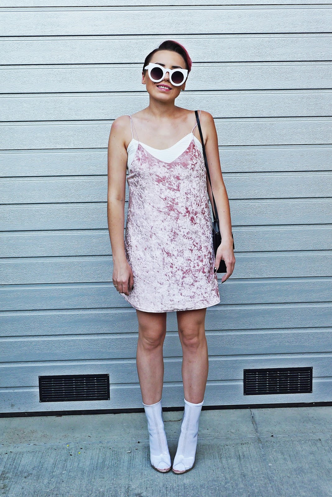 velvet_dress_pink_transparet_yezzy_shoes_karyn_blog_120717a