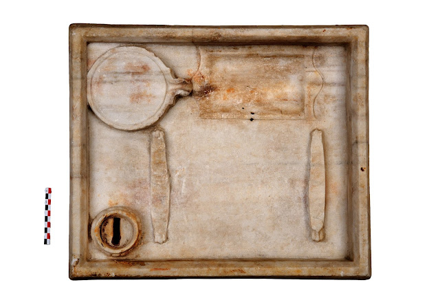 «Μαρμάρινον σκεύος παραδόξου χρήσεως»  