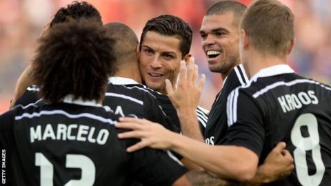 El Real Madrid acaba goleando al Granada (0-4)