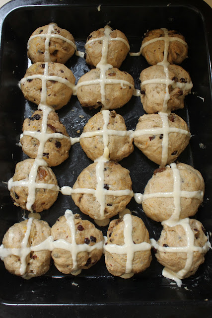  hot cross buns...