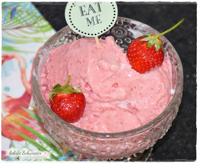 schnelles Erdbeer-Raffaello-Eis