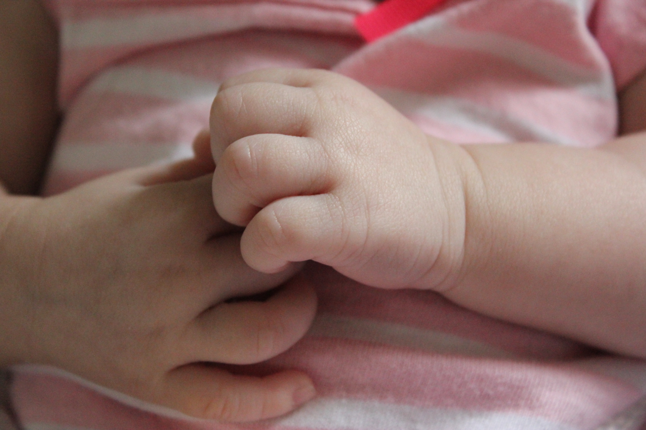 έγκυος ανακοίνωση ελβετία πρώτο παιδί ενδομητρίωση
