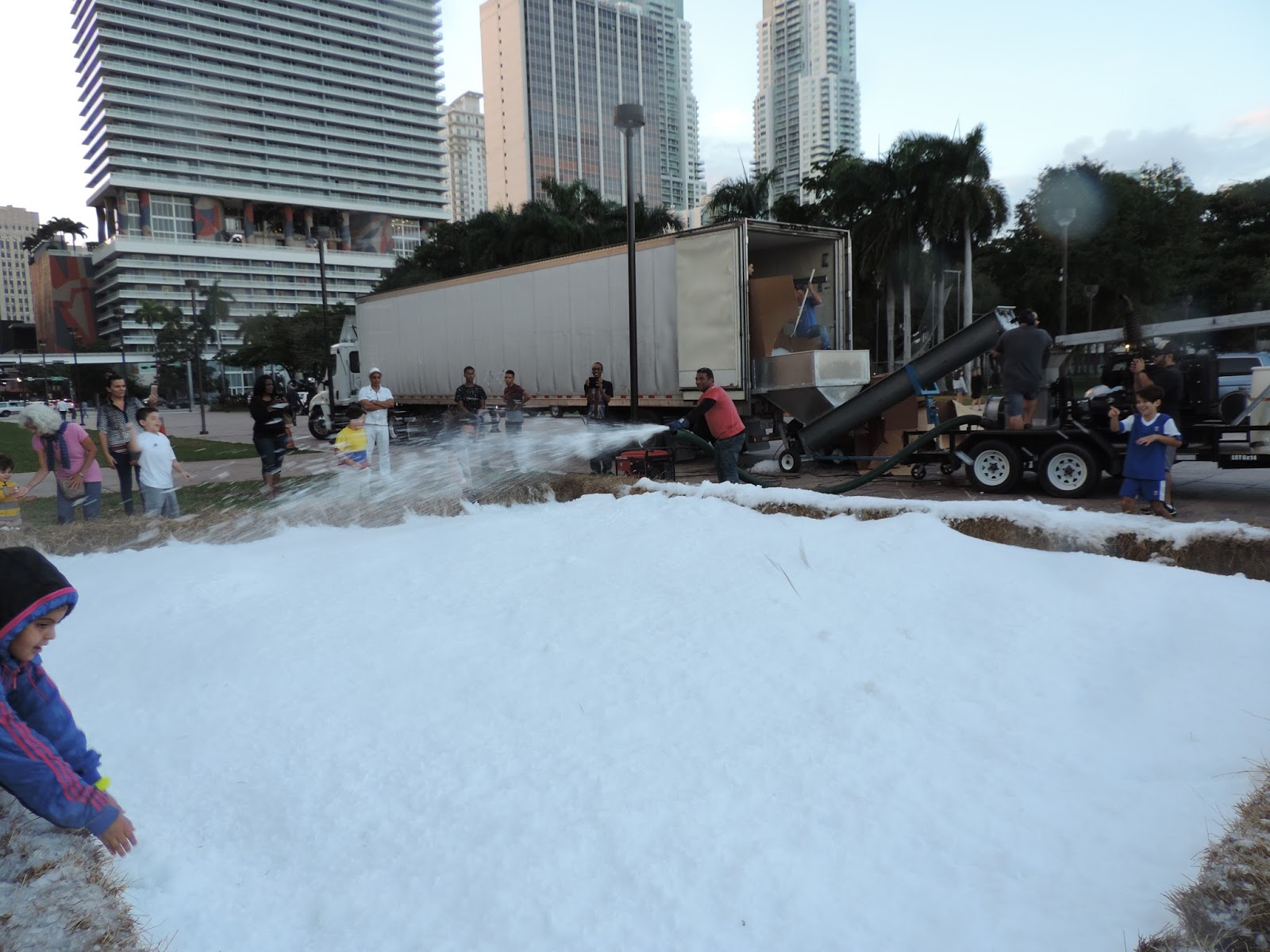 Bonao Internacional " CURIOSIDAD TORMENTICA " DE " NIEVE " , EN