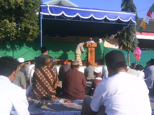 Shalat Idul Fitri di Lapangan SDN Perumnas Condong Catur Sleman Yogyakarta