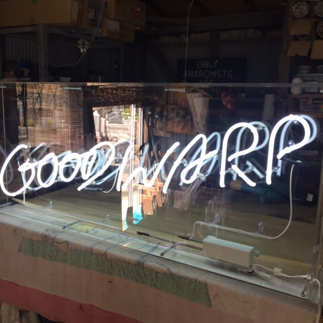 ネオンと看板 ディンキーサインズ neon