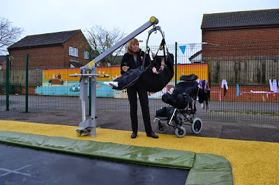 Mobility lift for sunken trampolines.