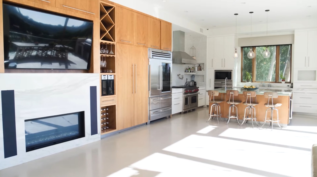 10 Interior Design Photos vs. 6315 Gayton Pl, Malibu, CA Luxury Home Tour