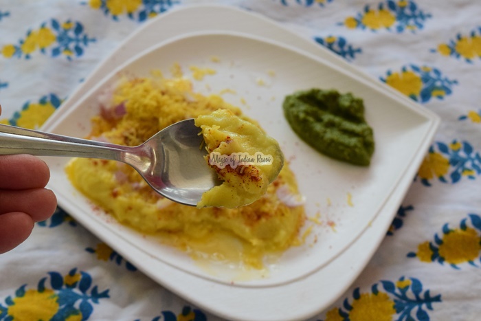 सुरति लोचो | Surti Locho | Gujarati Farsan Locho Recipe in Hindi - Priya R - Magic of Indian Rasoi