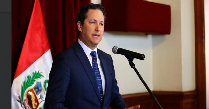 Presidente del Congreso, Daniel Salaverry, anunció su renuncia a la bancada de Fuerza Popular Presidente del Congreso, Daniel Salaverry, anunció su renuncia a la bancada de Fuerza Popular