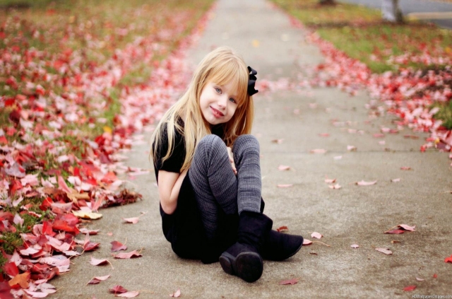 very cute little baby girls wallpapers hd images wallpapers hd