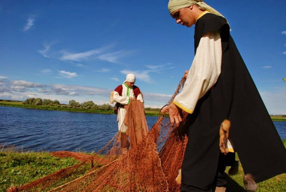 Рыболовством занимаются народы. Селькупы. Традиционная одежда селькупов. Рыболовство Коми традиции. Традиционное занятие селькупа.