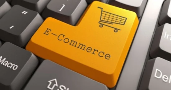E-commerce carrinho compras teclado