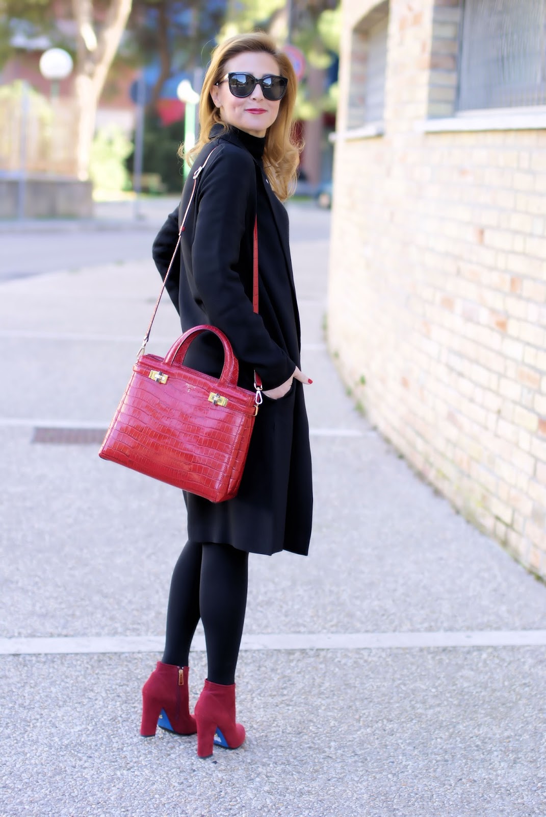 AVAVAV Firenze coat and Serapian Milano Meliné bag on Fashion and Cookies fashion blog, fashion blogger style