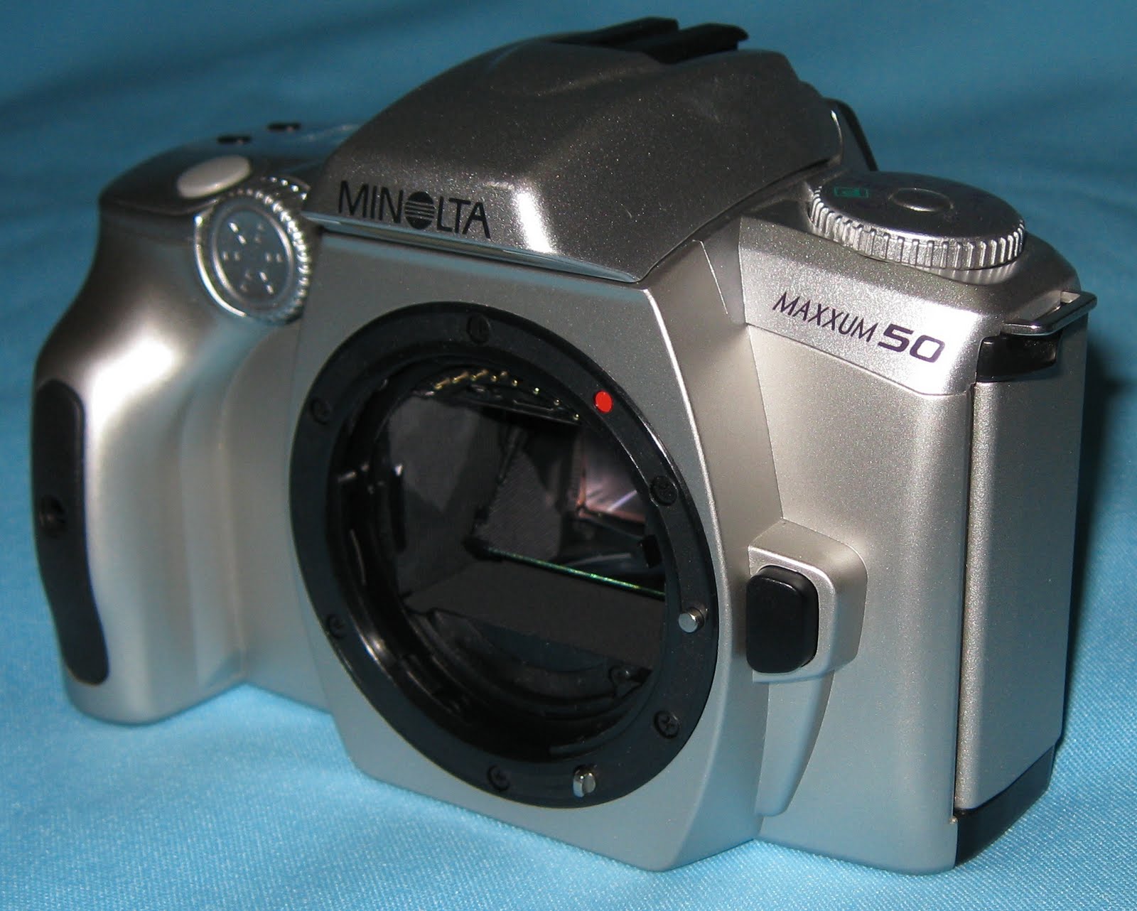 The Chens The User’s Review Minolta Maxxum 50 SLR Film Camera with