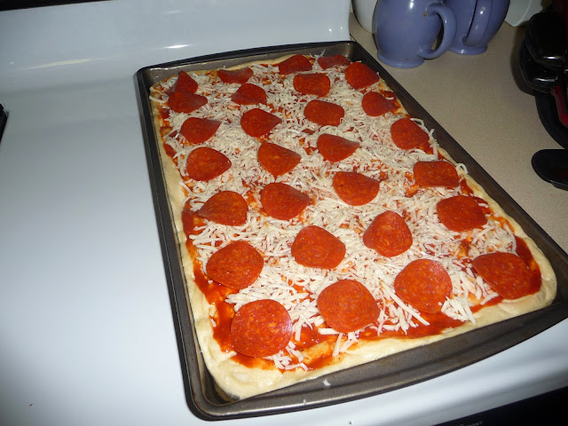making thick crust pizza at home, simple and easy thick crust pizza,