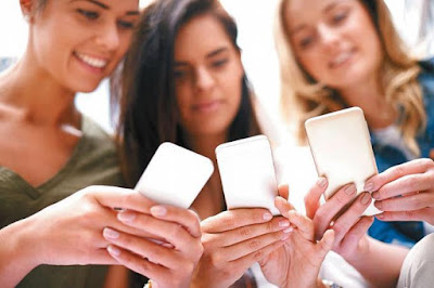 Jóvenes se enredan en las redes sociales