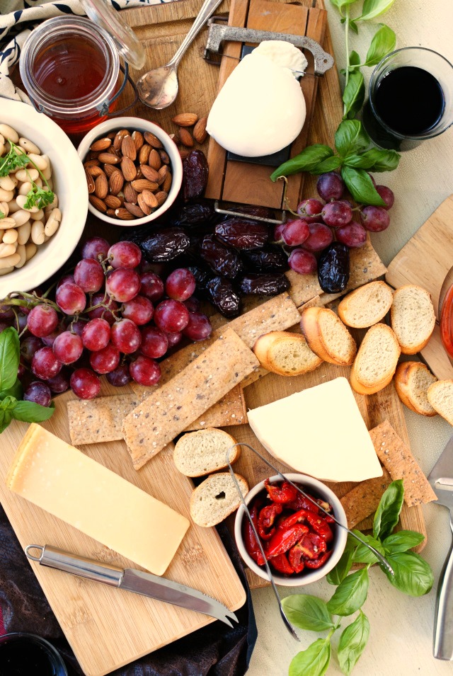 How to Make the Ultimate Cheese Board | thetwobiteclub.com