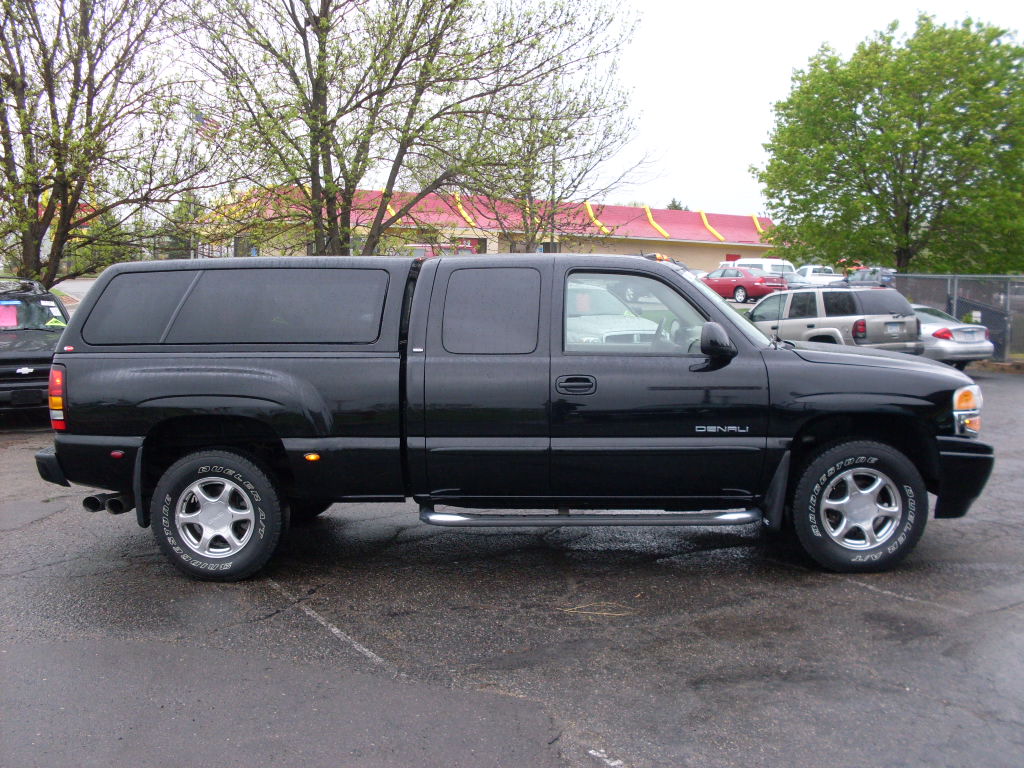 Ride Auto: 2004 GMC Sierra Denali Black
