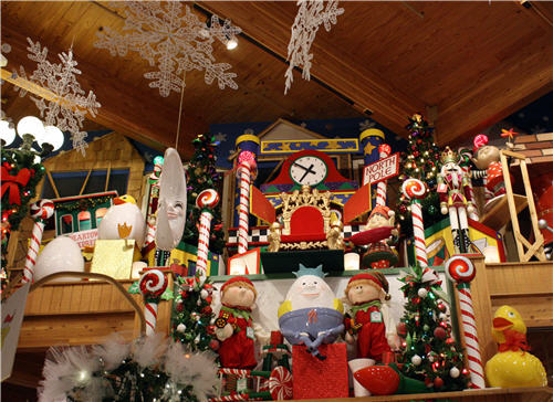 Incredible christmas pictures from 1918 reveal how communities rallied Condo Blues: 7 Dazzling Christmas Trees