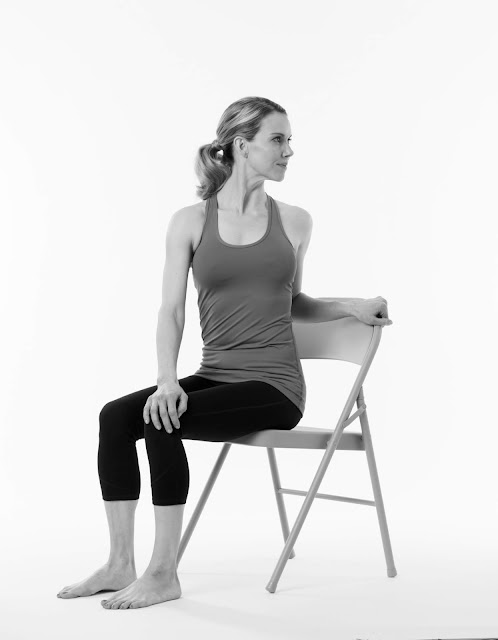 Giới thiệu đến bạn 5 tư thế Yoga đơn giản tại văn phòng Giới thiệu đến bạn 5 tư thế Yoga đơn giản tại văn phòng