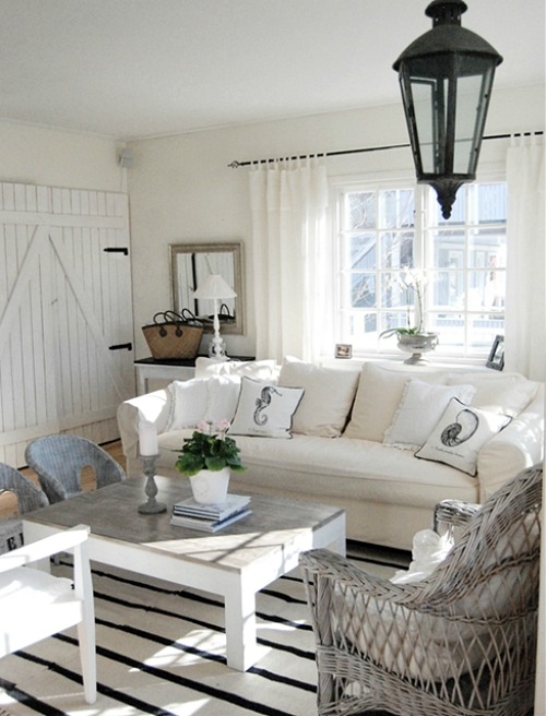 Black and White Beach Cottage Living Room