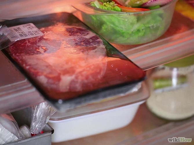 Можно размораживать мясо в микроволновке