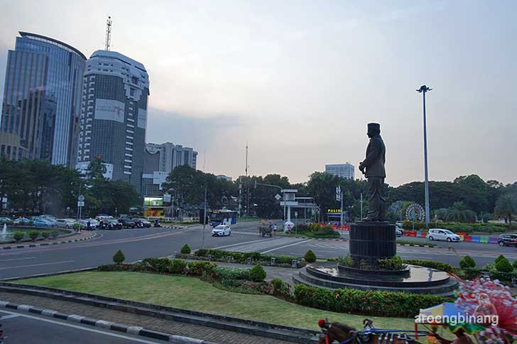 patung mohammad husni thamrin