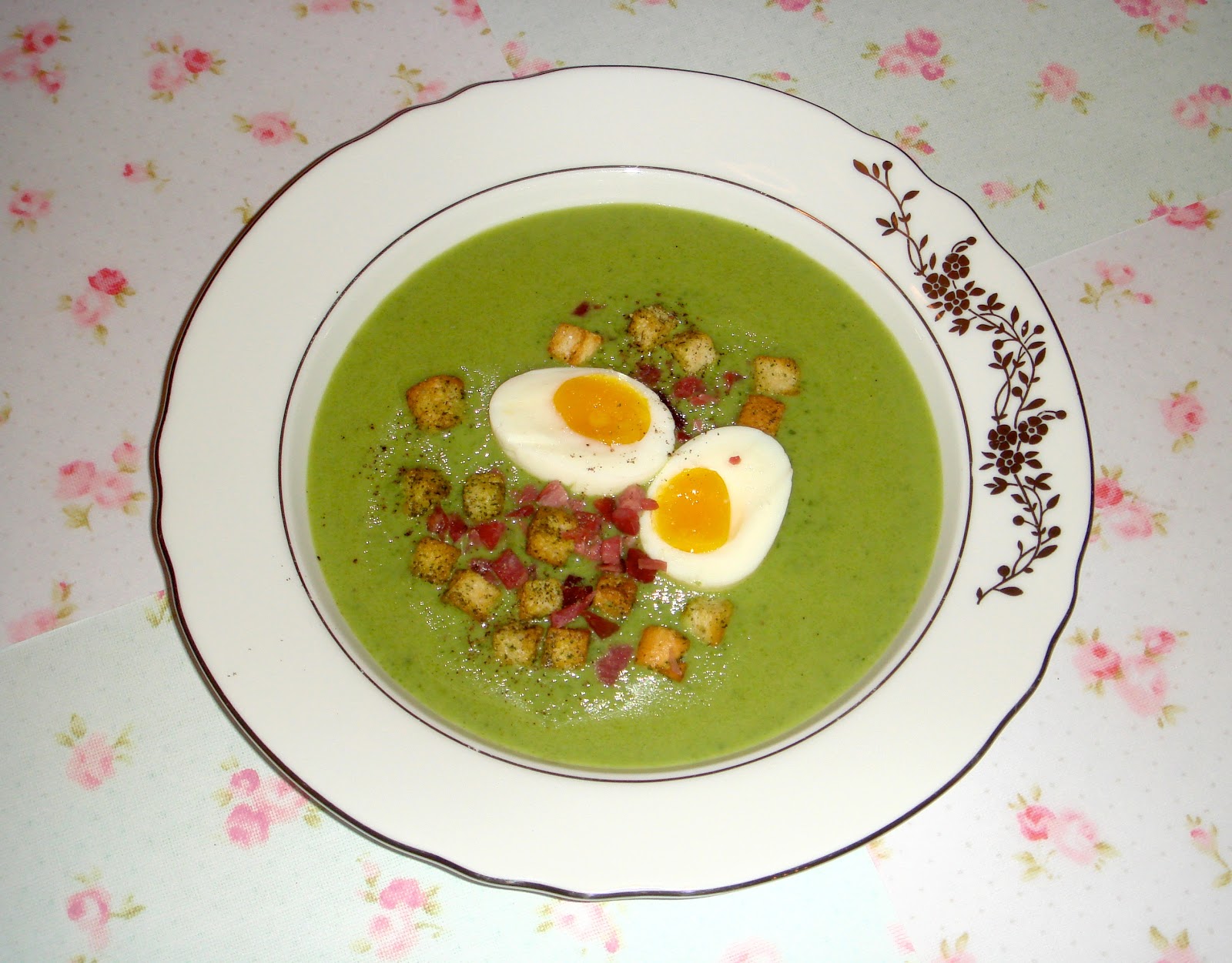 Lilu...Im Zuckerland: Getrüffelte Spinatsuppe mit Kartoffeln und Speck