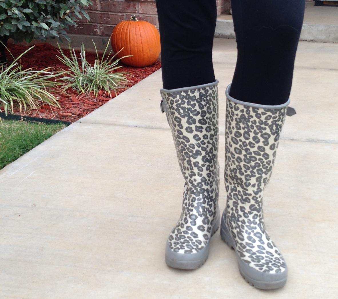 flat heel rain boots