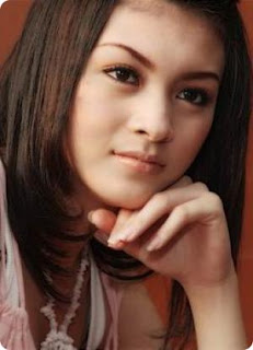 Beautiful Indonesian Celebrities: DONITA
