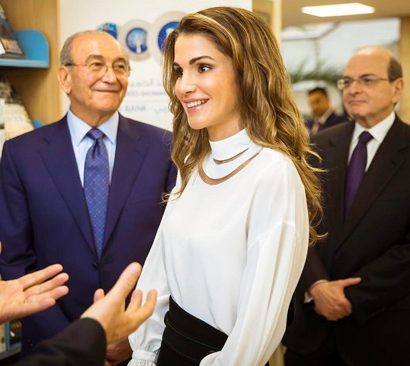 Queen Rania visited the Abdul Hameed Shoman Foundation (AHSF) and met with the Amman Design Week team