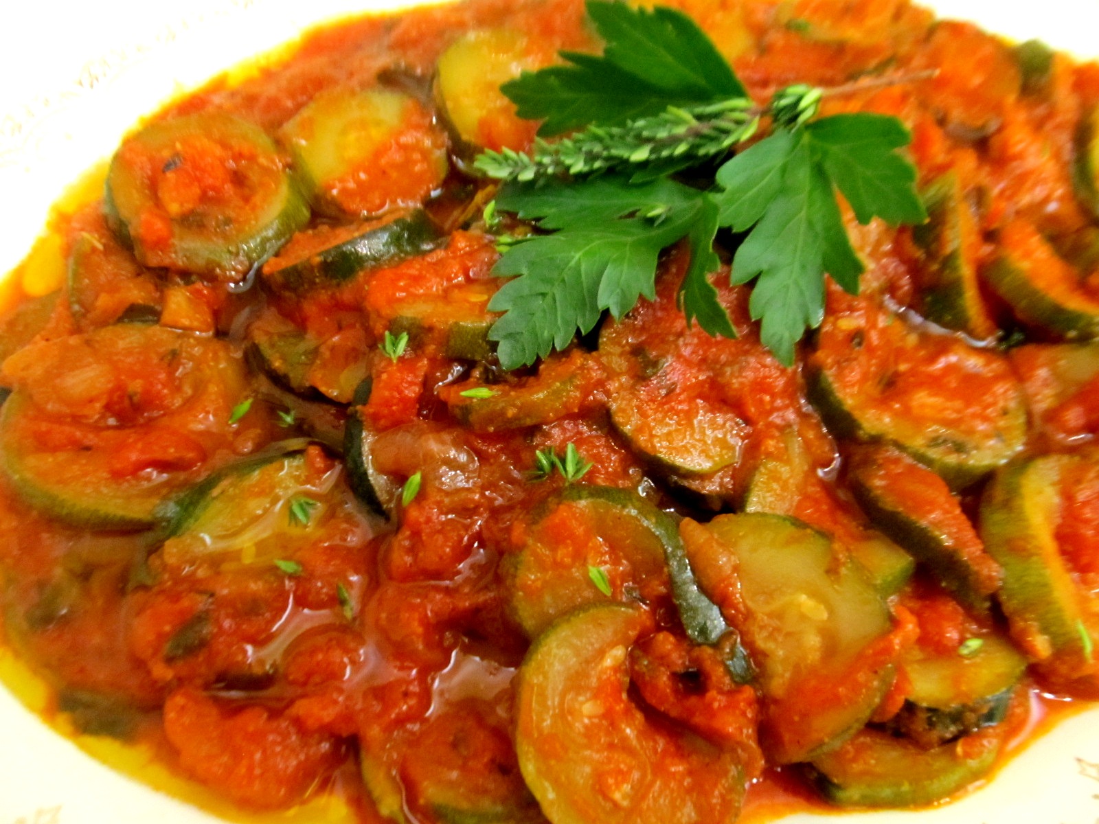 Food and Thrift: Zucchini in Tomato Sauce...and Restaurant Review
