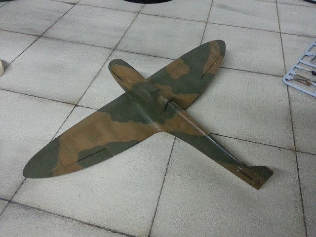 Montage du Spitfire MKI d'Airfix au 1/48. Réalisation du camouflage du Spitfire MkI D'Airfix au 1/48.
