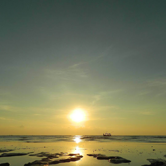 sunrise di pantai banyutowo foto sunrise di pantai banyutowo wonogiri
