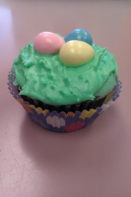 The Beezo Bowl: Easter cupcakes