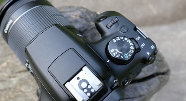 desain dari kamera dslr canon eos 1300d