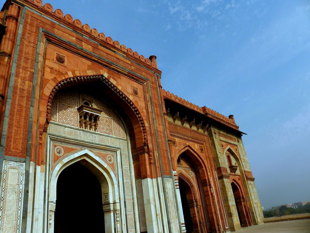 Qila-i-Kahuna Mosque, Purana Qila