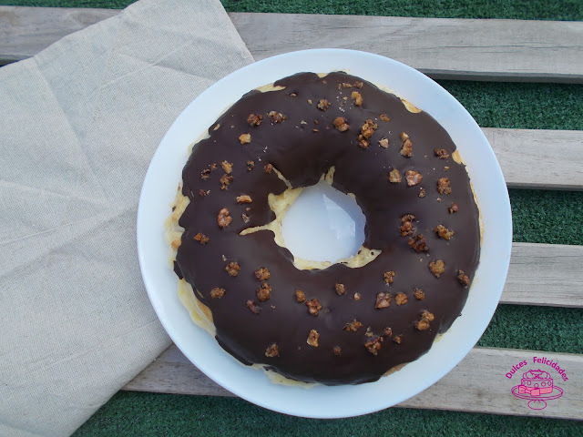 Roscón de Reyes con crema pastelera y chocolate