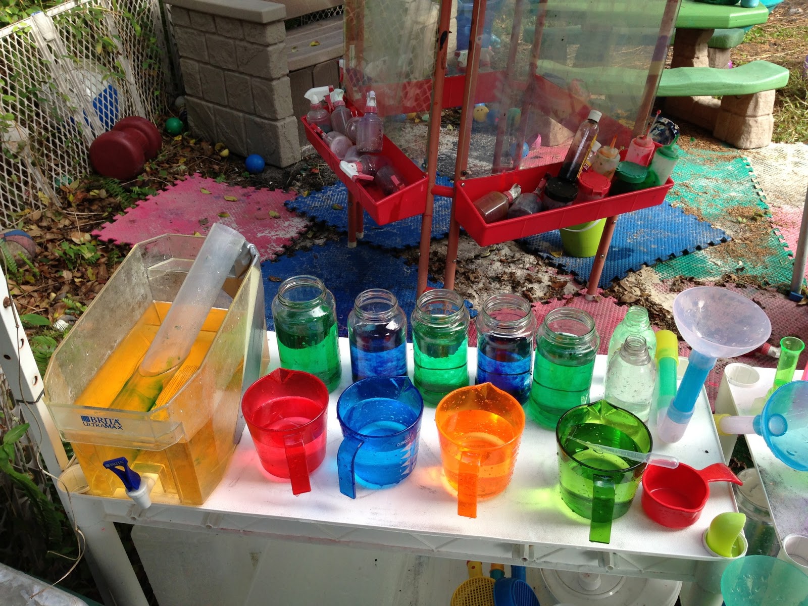 making-a-mess-is-the-best-homeschool-and-light-tables