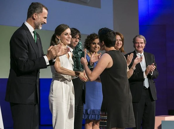 Queen Letizia wore Massimo Dutti White Jumpsuit and Magrit Sandals, carried Magrit clutch bag, coolook earrings