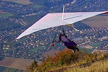 Hang glider just after take off.  Courtesy of Wikimedia
