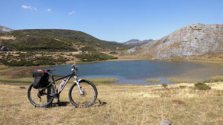 http://sendaycarretera.blogspot.com.es/2015/08/lago-de-isoba-cicloturismo.html