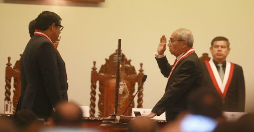 PEDRO CHÁVARRY: Cuestionado magistrado juramentó como nuevo Fiscal de la Nación PEDRO CHÁVARRY: Cuestionado magistrado juramentó como nuevo Fiscal de la Nación