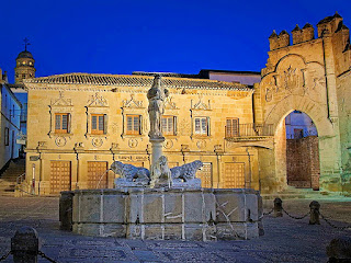 Baeza - Plaza del Pópulo y Fuente de los Leones Baeza - Plaza del Pópulo y Fuente de los Leones