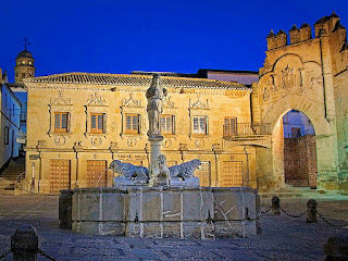 Baeza - Plaza del Pópulo y Fuente de los Leones