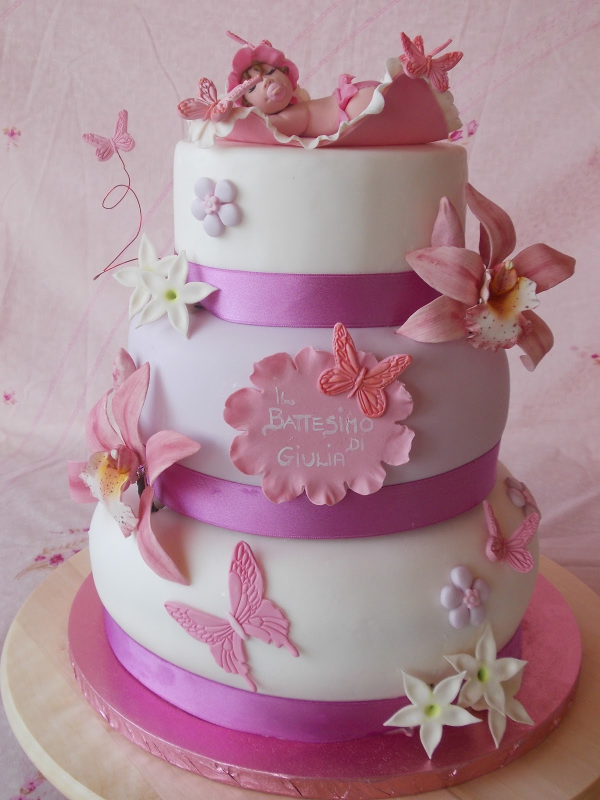 Torta Fiori E Farfalle Con Panna