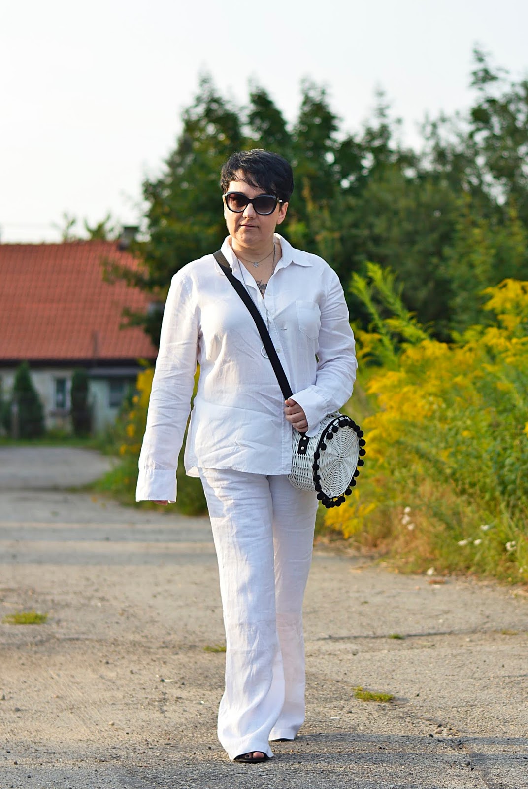 Black and white fashion, white total look